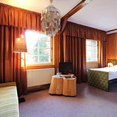 Otel & Garden U Holubu